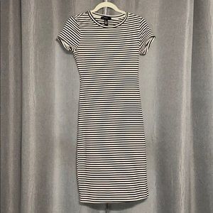 BLACK / CREAM KNEE LENGHT DRESS